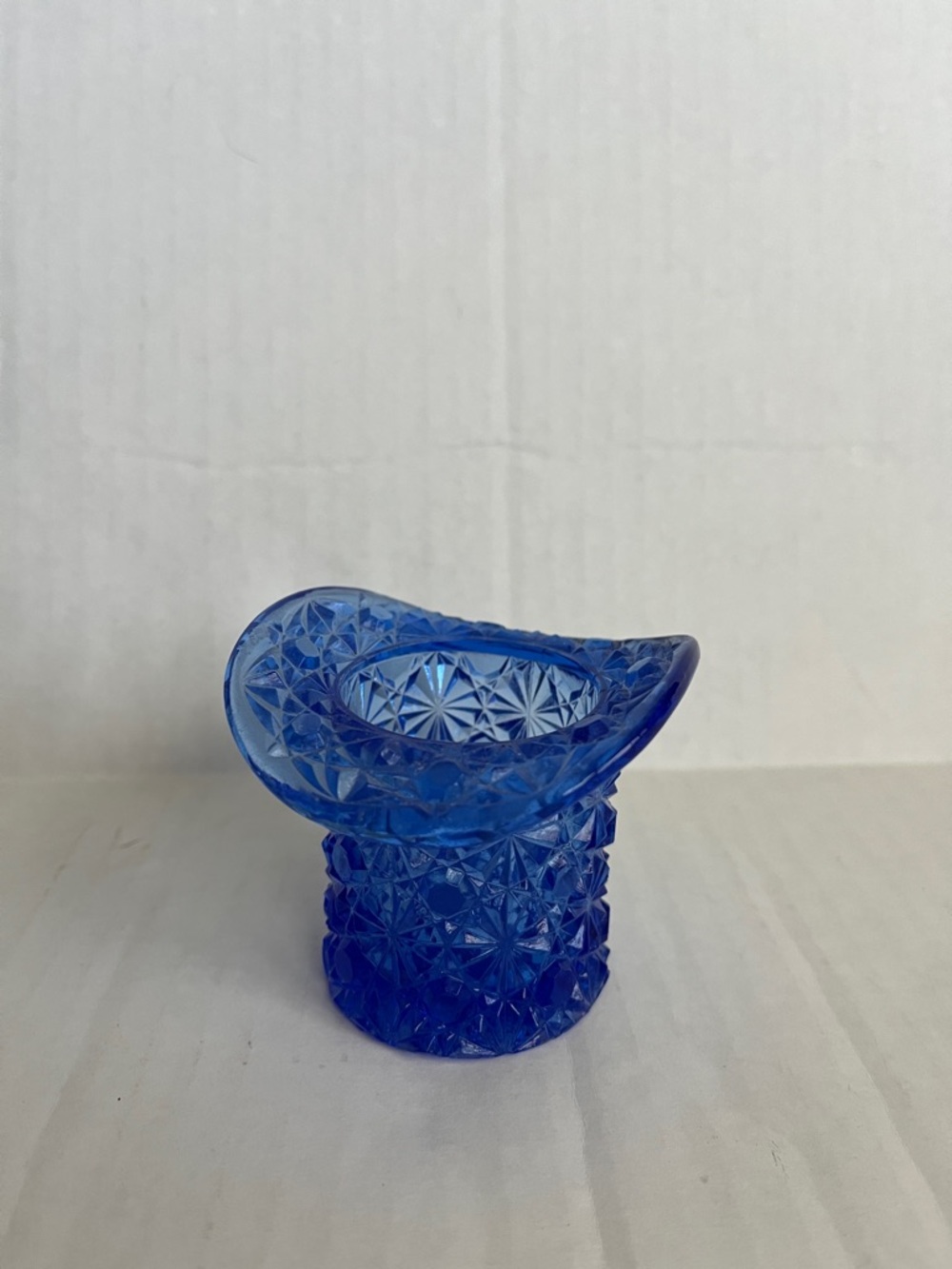 Vintage Daisy & Buttons Blue Glass Top Hat.